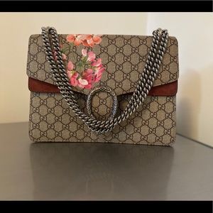 Gucci Dionysus Beige/Ebony Gg Supreme Medium Bloom